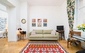 Classy Old Town Suites - By Upstairs