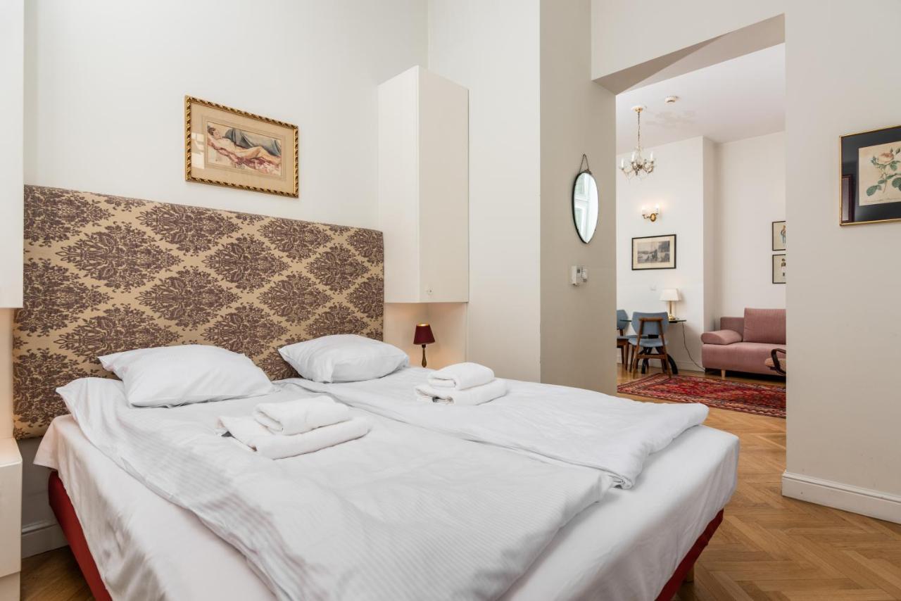 Classy Old Town Suites - By Upstairs Краков Экстерьер фото