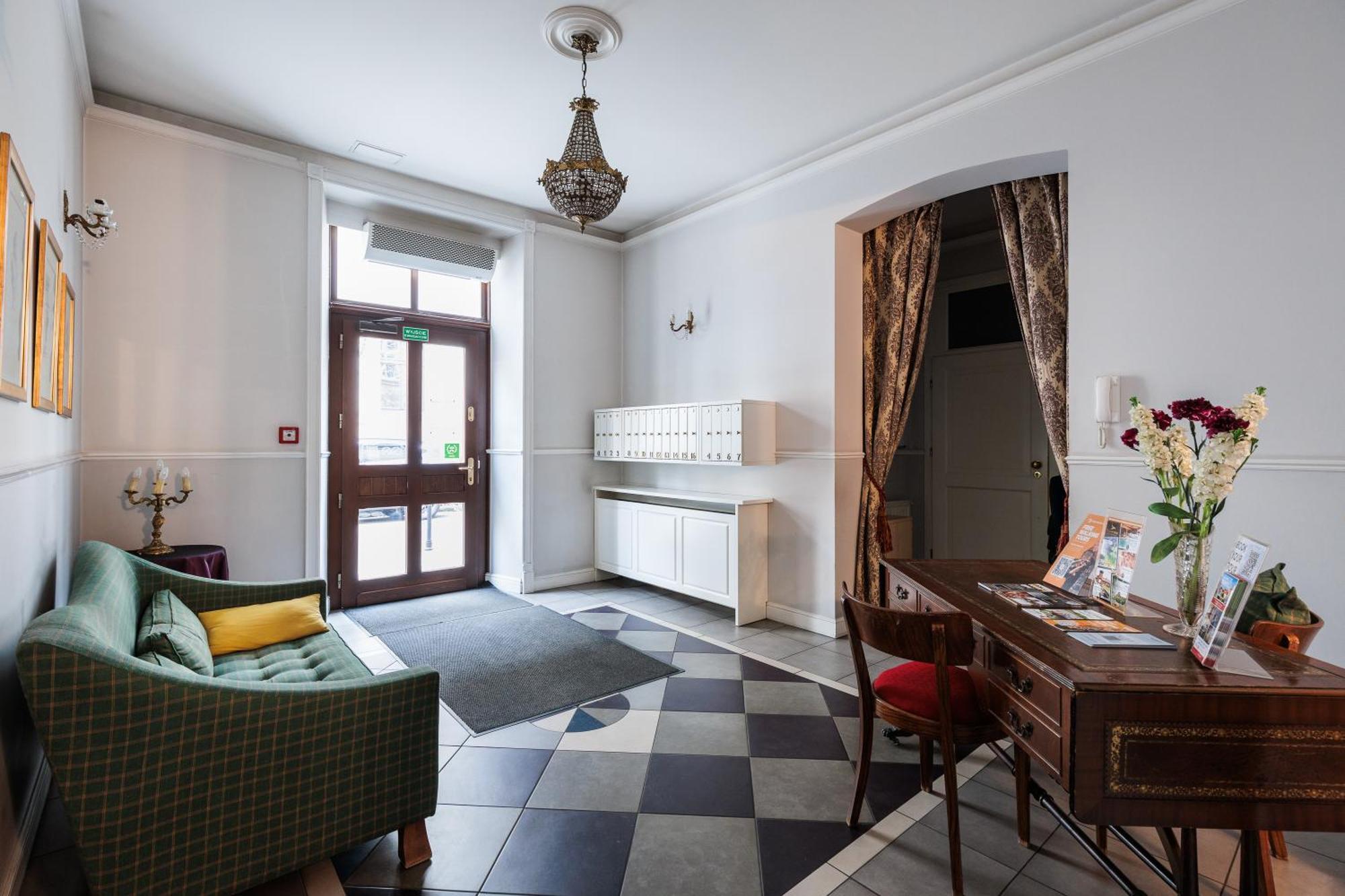 Classy Old Town Suites - By Upstairs Краков Экстерьер фото